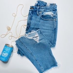Good American Good Girlfriend Petite Straight Ankle Distressed Jeans Size 10/30